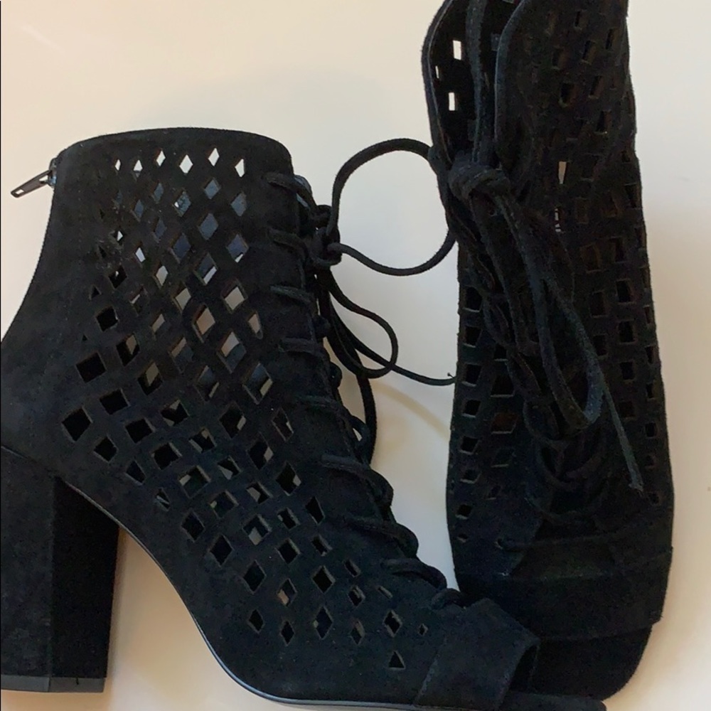 Steve Madden suede leather lace up laser cut booties Size 9 - Picture 1 of 7